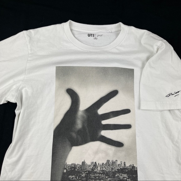 UT Tshirt Mens Medium White Hand Graphic Short Sleeve - Picture 3 of 7